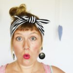 Pin up headband. Black and white.